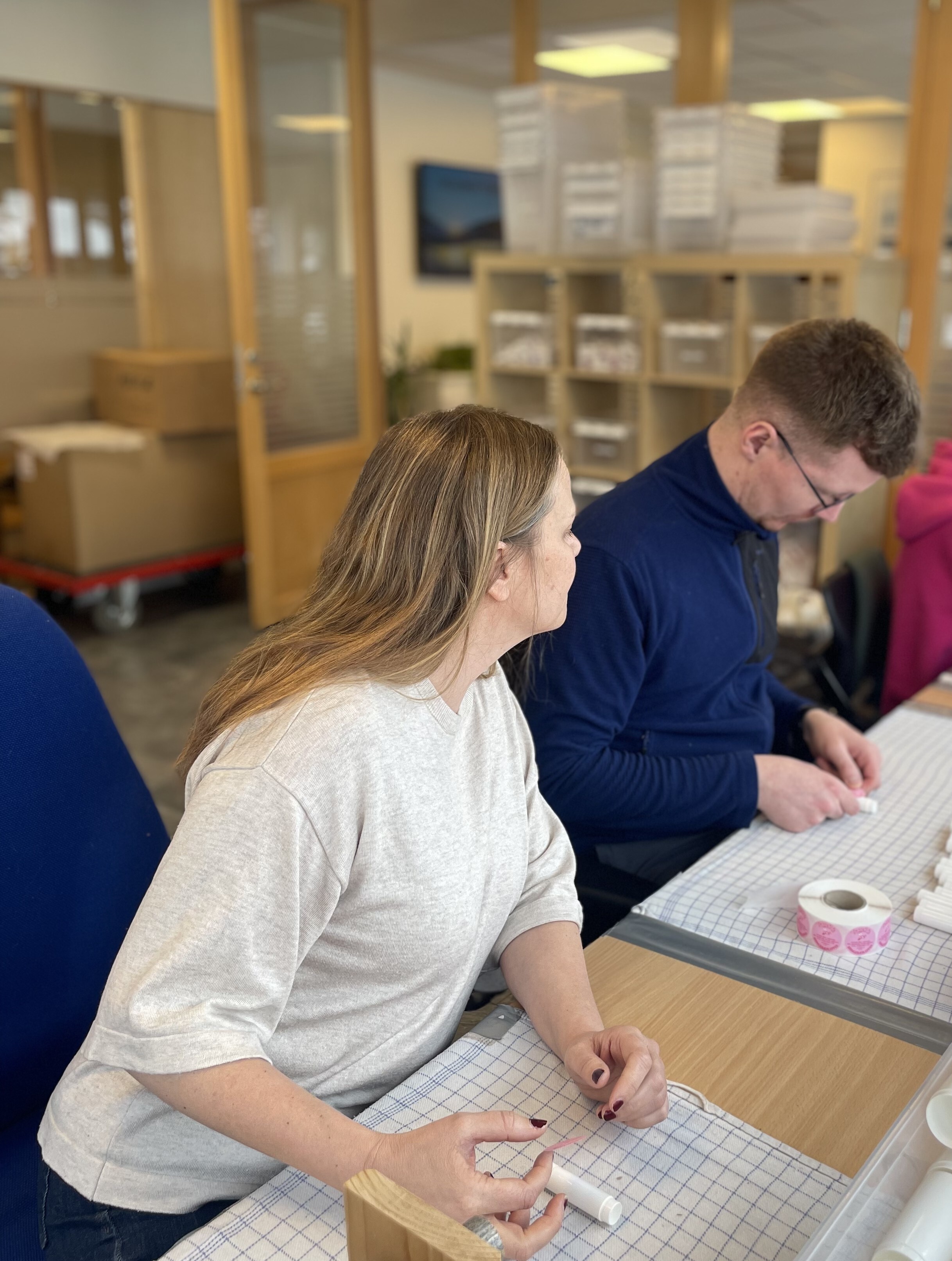 2026 Linda besøker montering og Stian 2