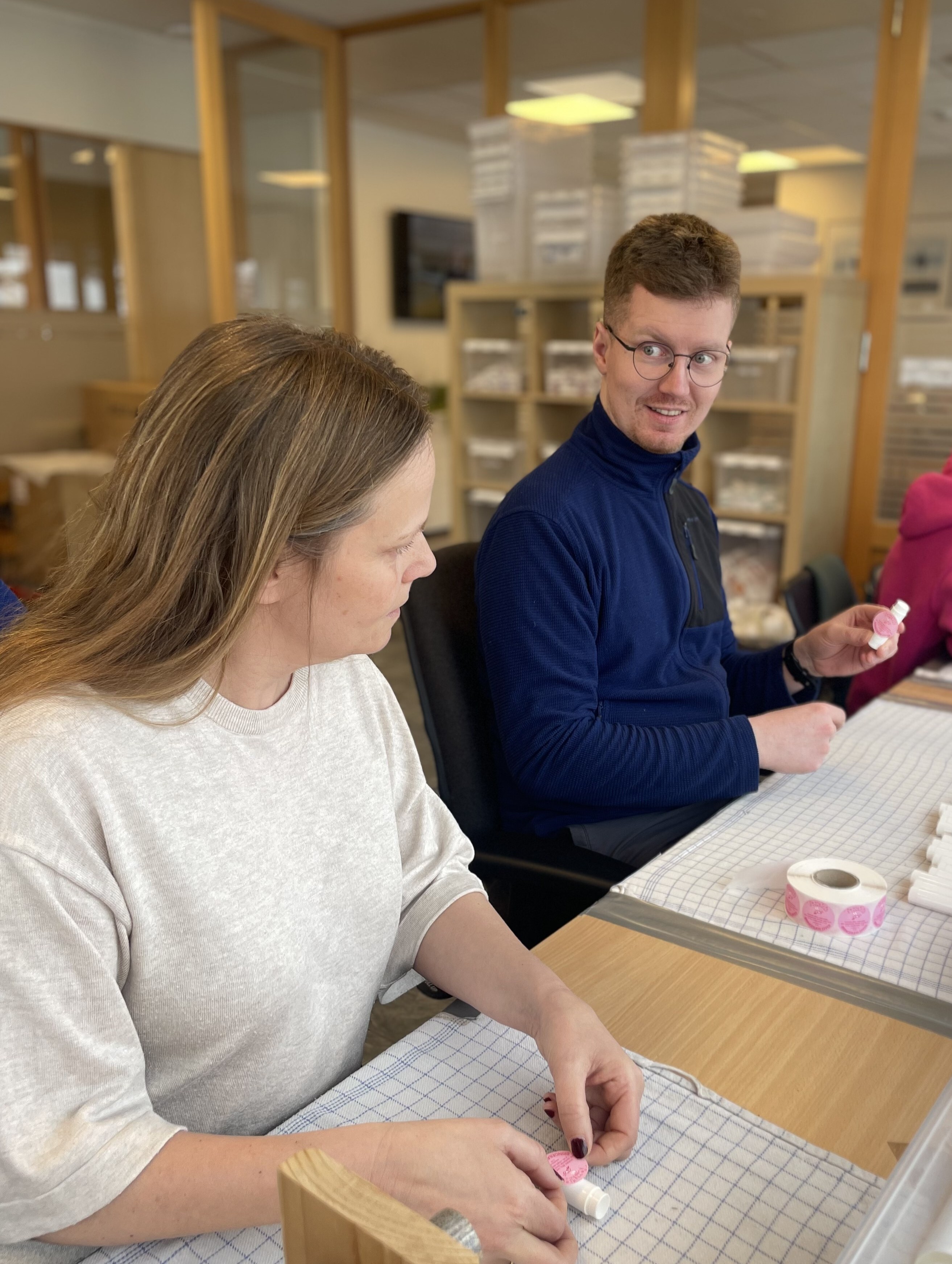 2026 Linda besøker montering og Stian 3