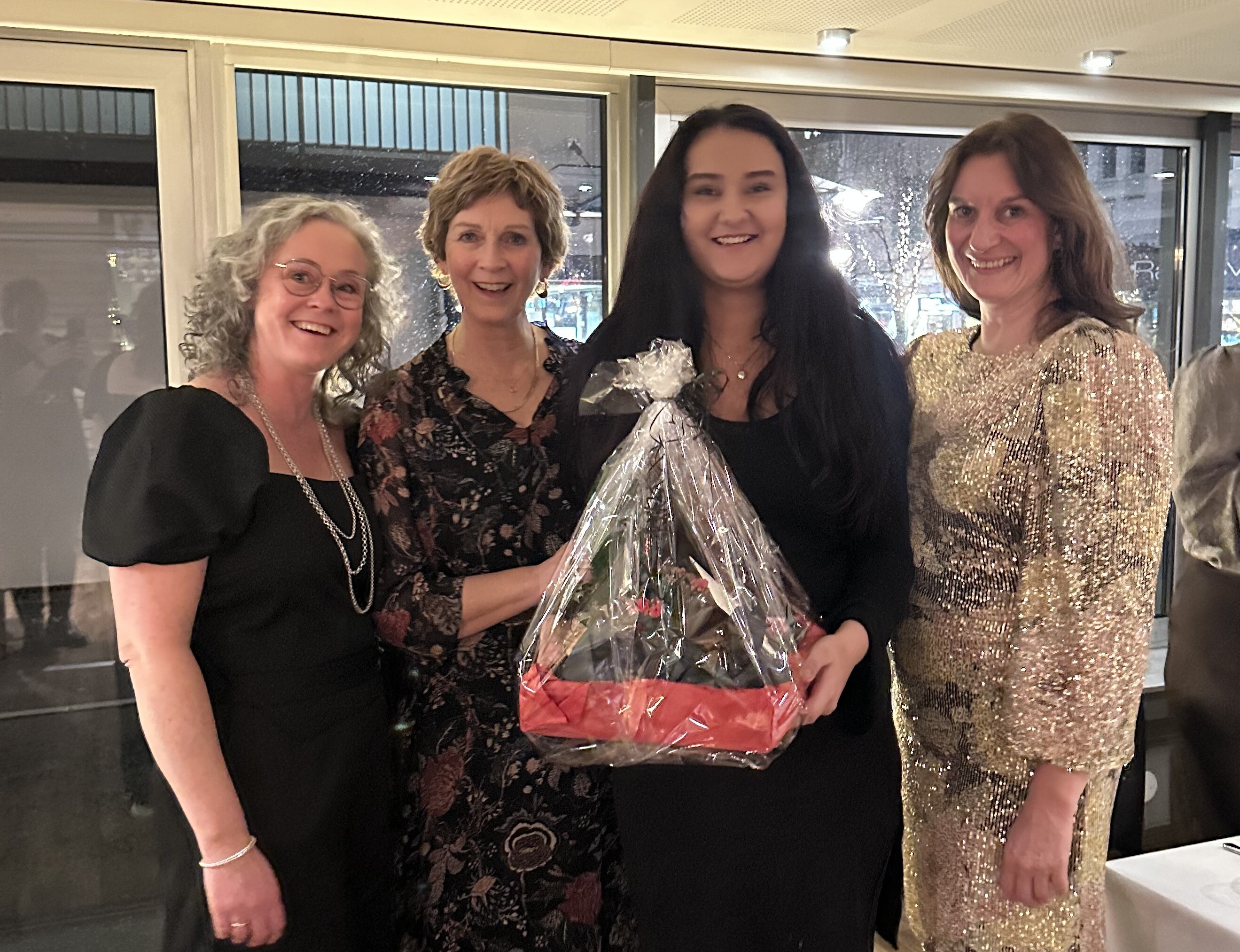 Ingvild, Hege, Alexandra, Inger Helen. Avslutning for gjennomført kompetansebevis